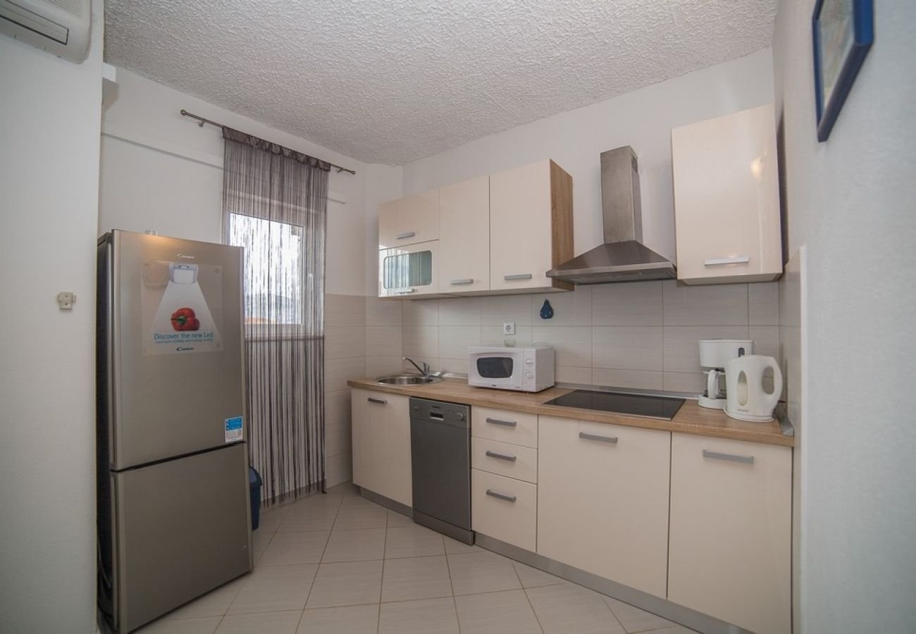 Appartement à Okrug Gornji - Appartement dans Okrug Gornji avec vue mer, Balcon, Climatisation, WIFI (5048-2)