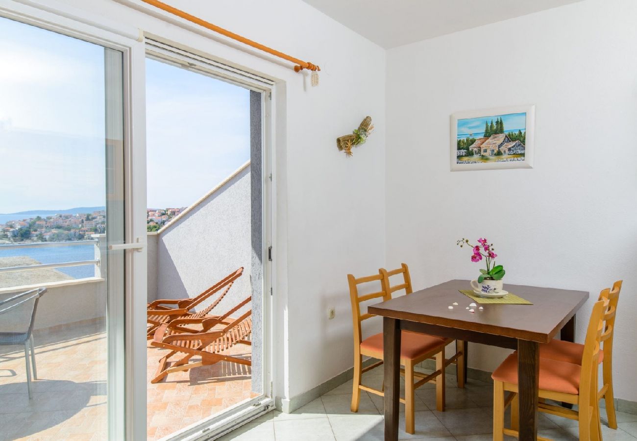 Appartement à Okrug Gornji - Appartement dans Okrug Gornji avec vue mer, terrasse, Climatisation, WIFI (5049-3)