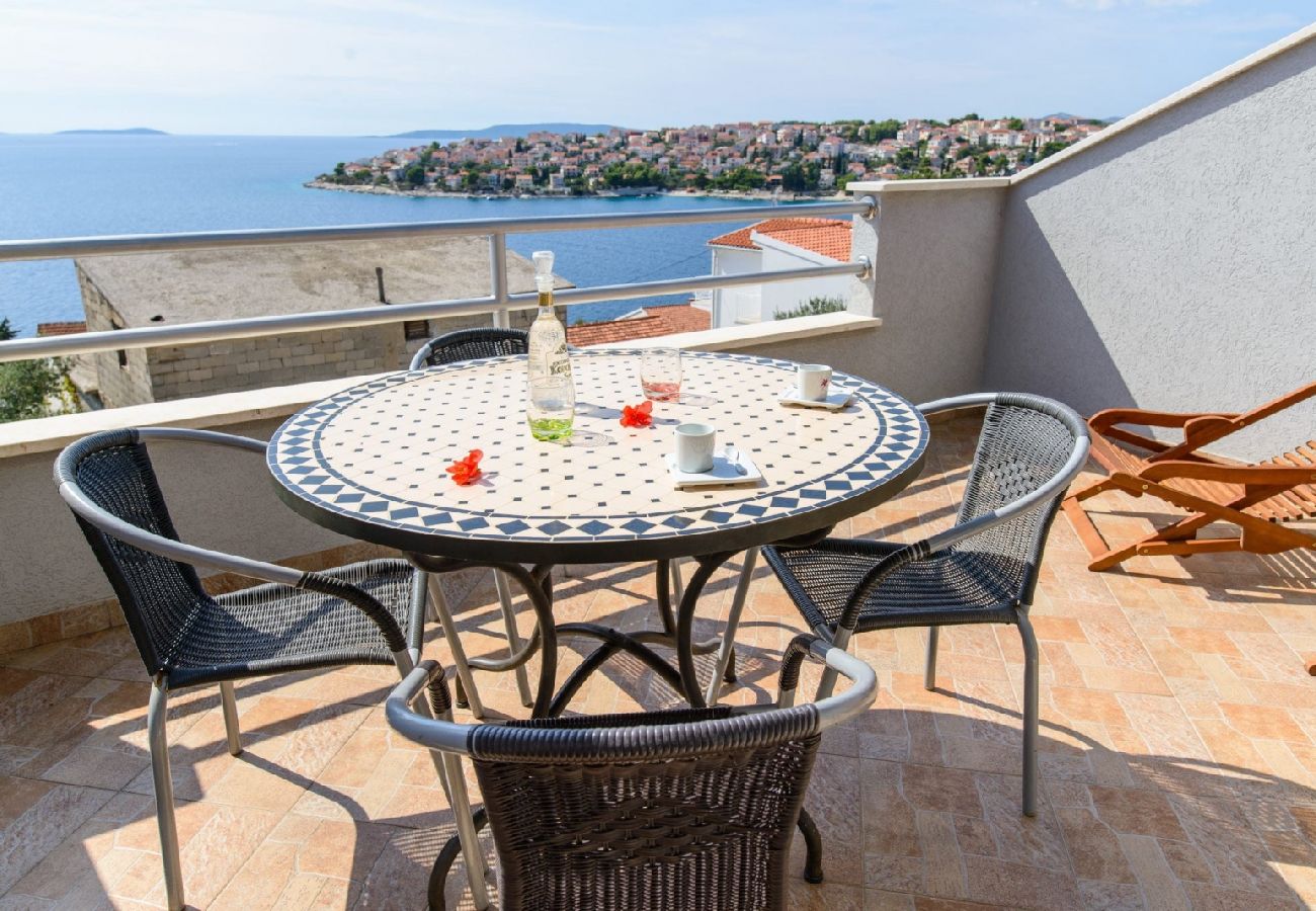 Appartement à Okrug Gornji - Appartement dans Okrug Gornji avec vue mer, terrasse, Climatisation, WIFI (5049-3)