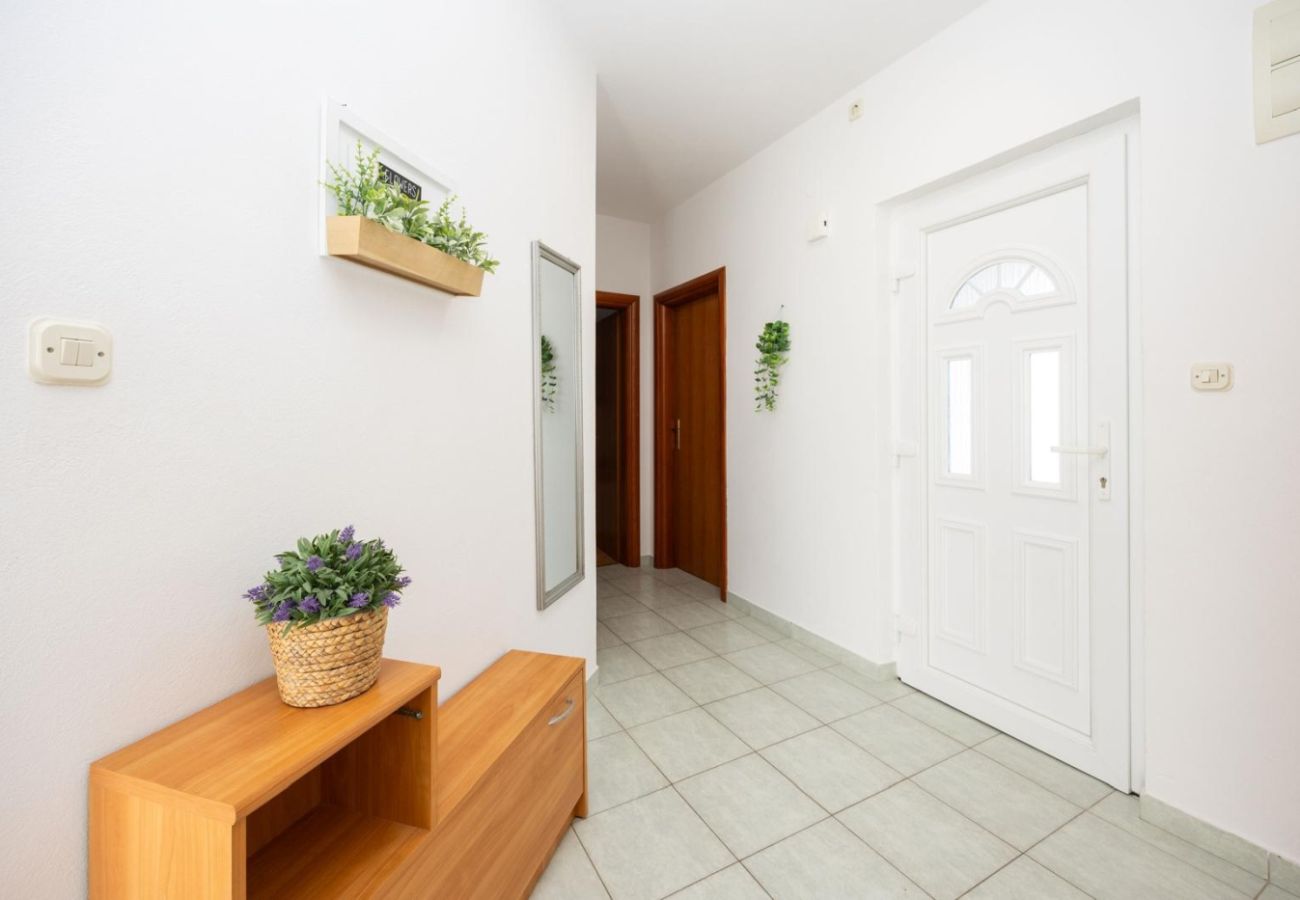 Appartement à Okrug Gornji - Appartement dans Okrug Gornji avec vue mer, terrasse, Climatisation, WIFI (5049-3)