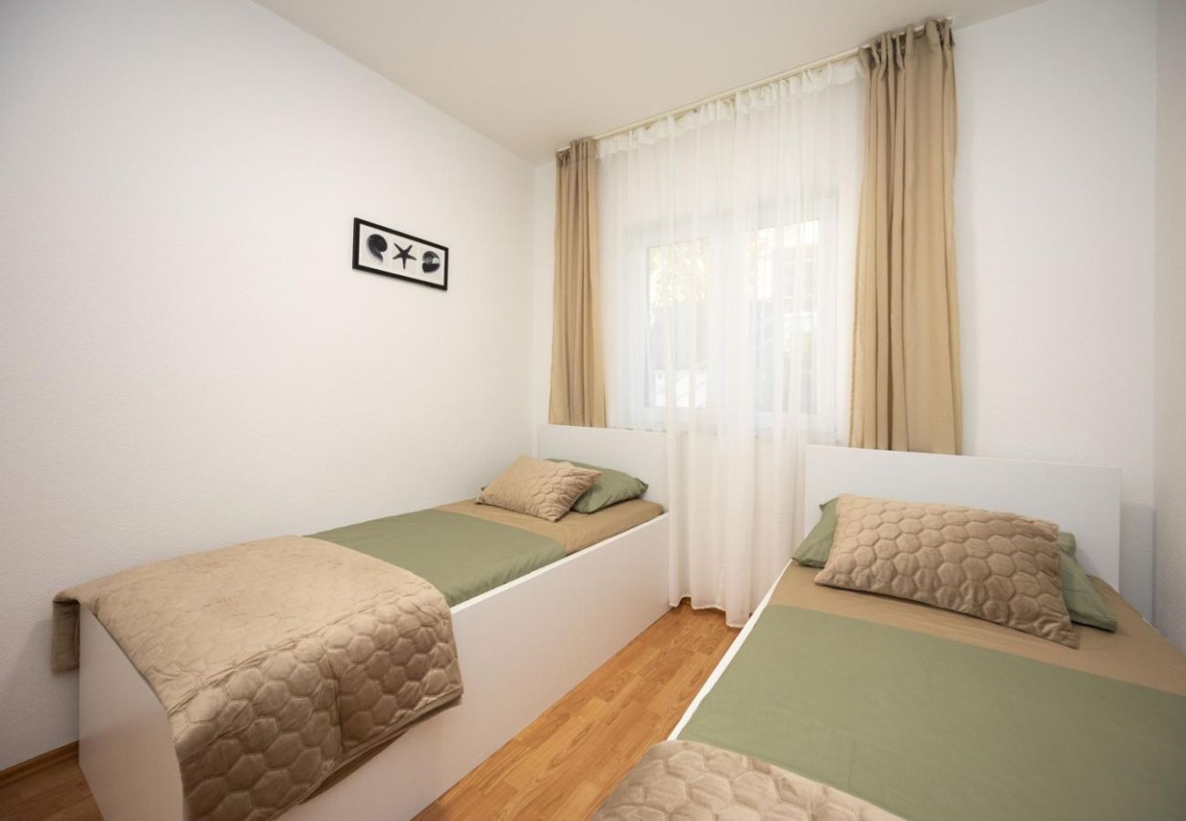 Appartement à Okrug Gornji - Appartement dans Okrug Gornji avec vue mer, Balcon, Climatisation, WIFI (5049-2)