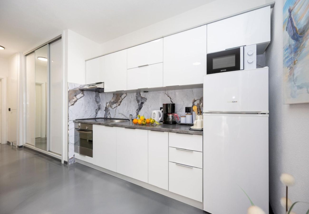 Appartement à Okrug Gornji - Appartement dans Okrug Gornji avec vue mer, Balcon, Climatisation, WIFI (5049-2)