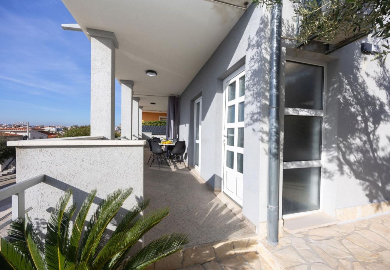 Appartement à Okrug Gornji - Appartement dans Okrug Gornji avec vue mer, Climatisation, WIFI, Machine à laver (5049-1)