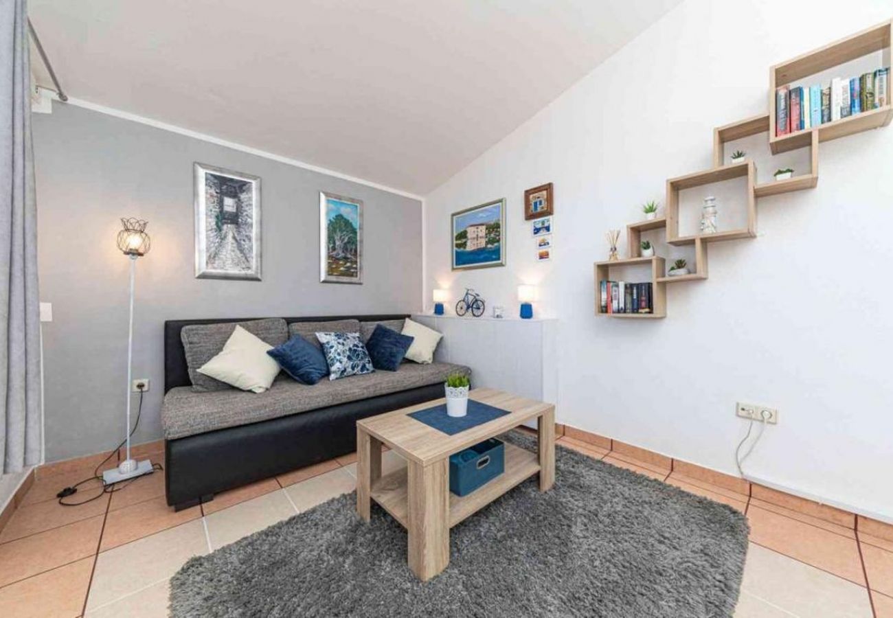 Appartement à Okrug Gornji - Appartement dans Okrug Gornji avec vue mer, Balcon, Climatisation, WIFI (5050-1)