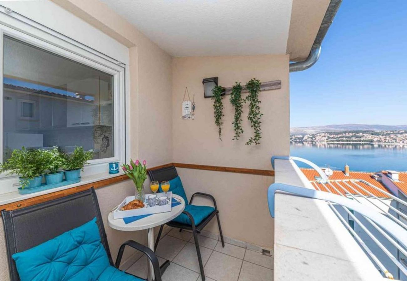 Appartement à Okrug Gornji - Appartement dans Okrug Gornji avec vue mer, Balcon, Climatisation, WIFI (5050-1)