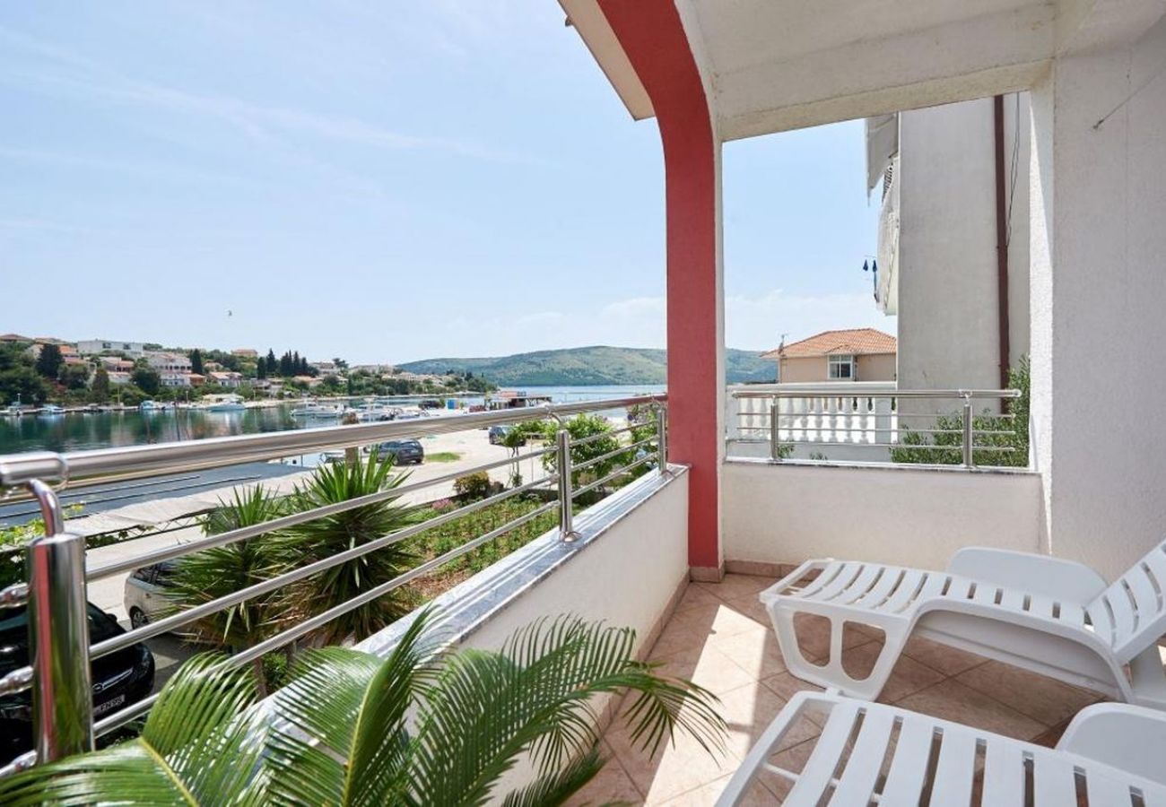 Appartement à Seget Vranjica - Appartement dans Seget Vranjica avec vue mer, terrasse, Climatisation, WIFI (5052-5)