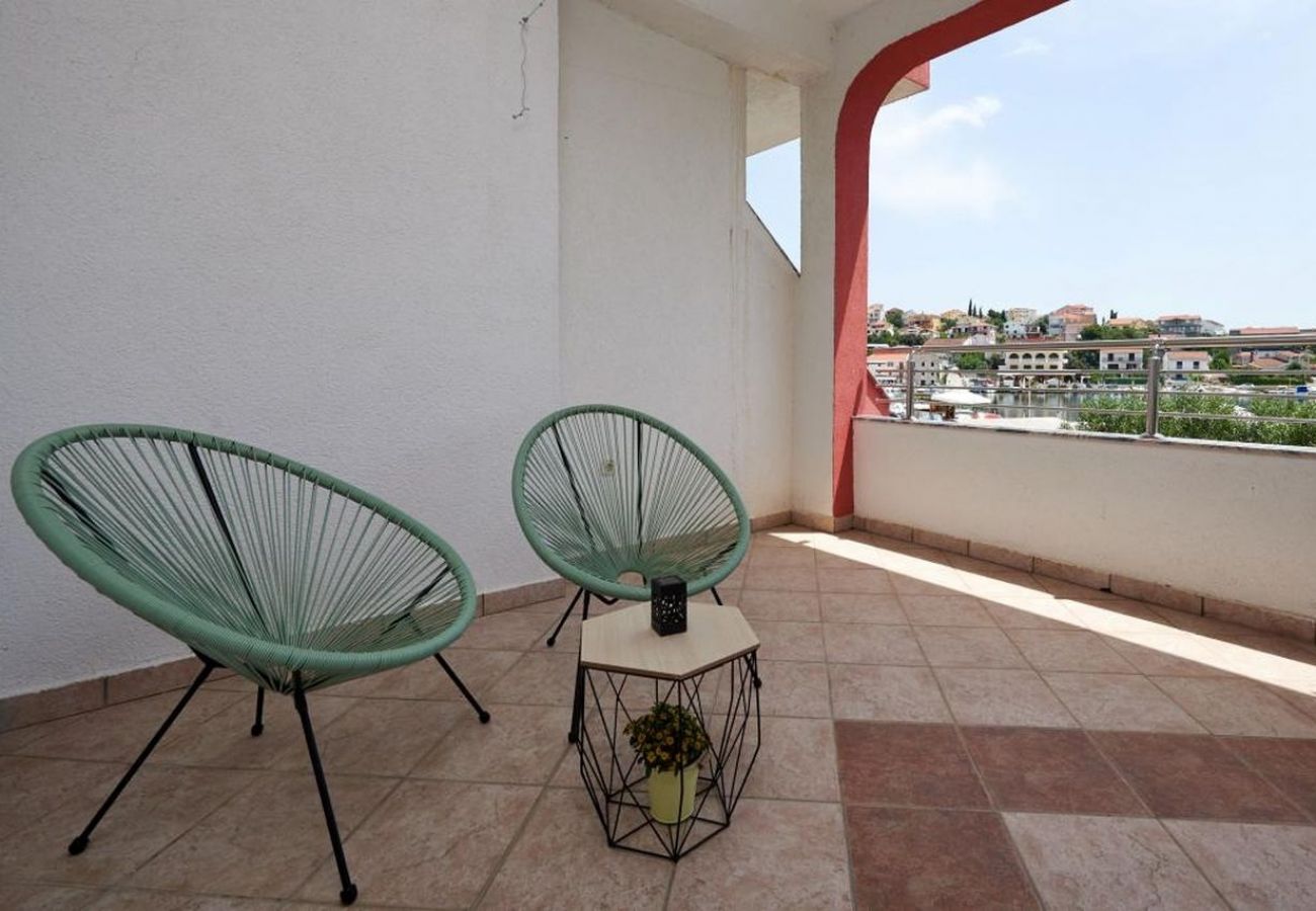 Appartement à Seget Vranjica - Appartement dans Seget Vranjica avec vue mer, terrasse, Climatisation, WIFI (5052-5)