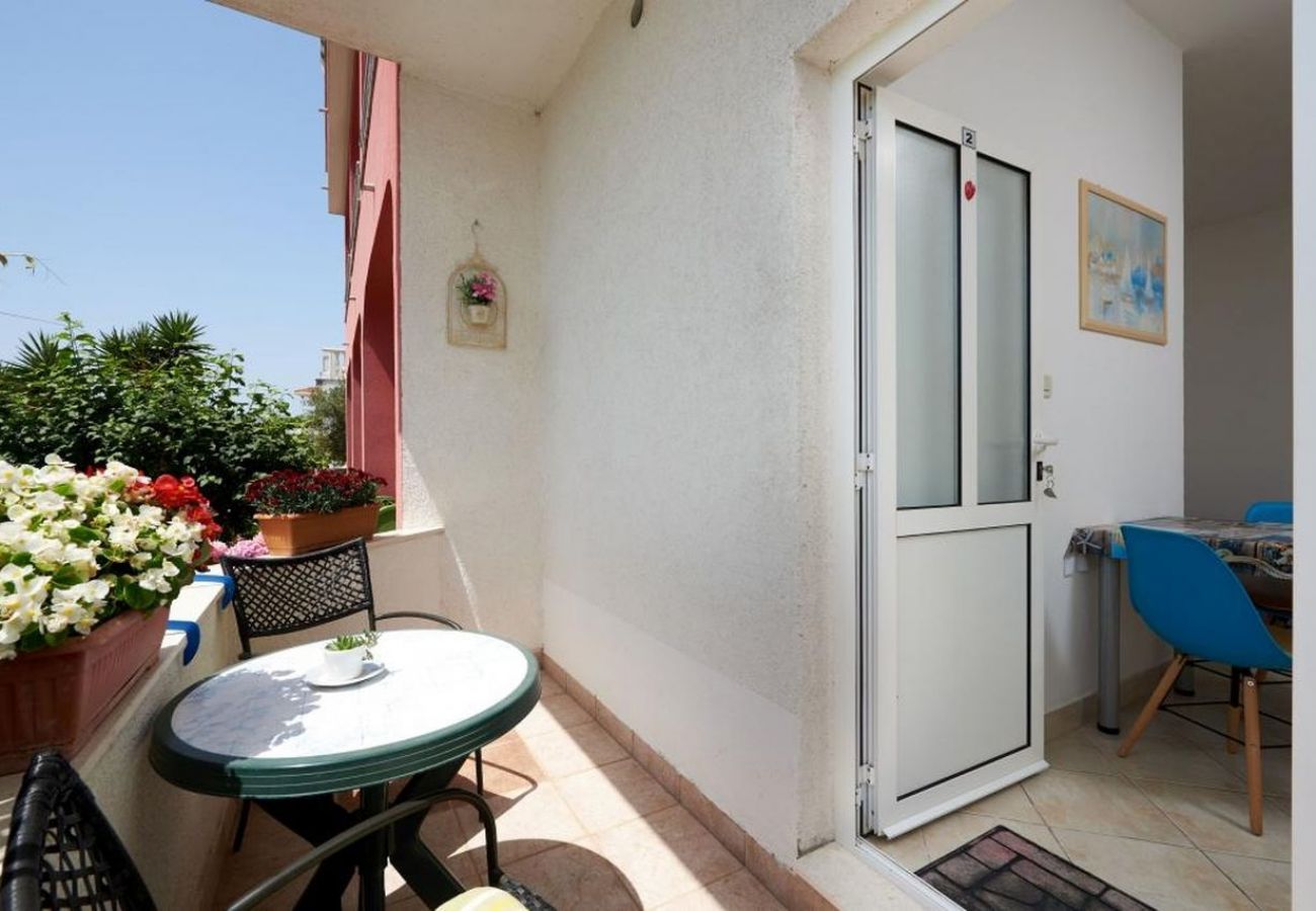 Studio à Seget Vranjica - Appartement Studio dans Seget Vranjica avec terrasse, Climatisation, WIFI, Machine à laver (5052-2)