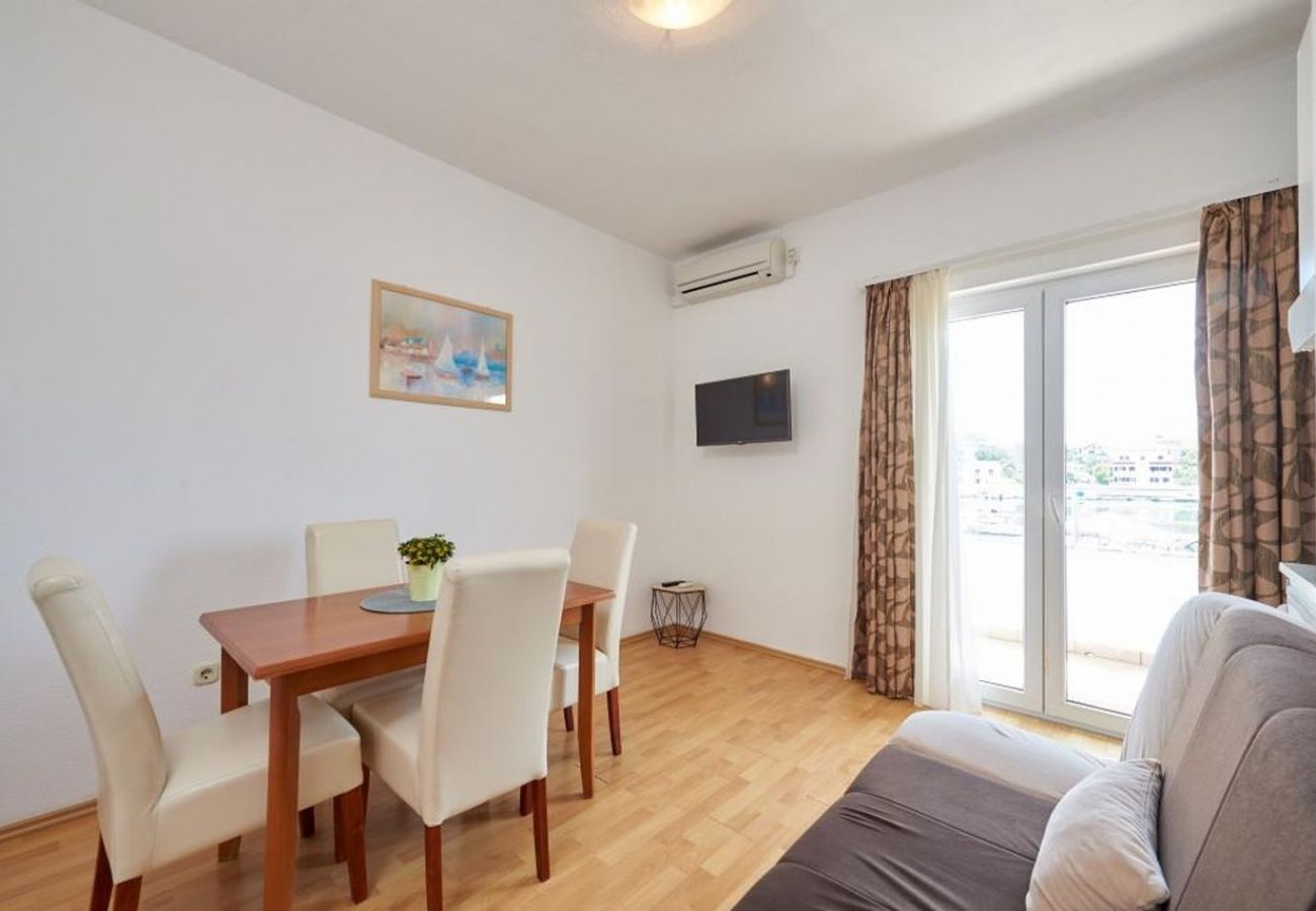 Appartement à Seget Vranjica - Appartement dans Seget Vranjica avec vue mer, Balcon, Climatisation, WIFI (5052-3)