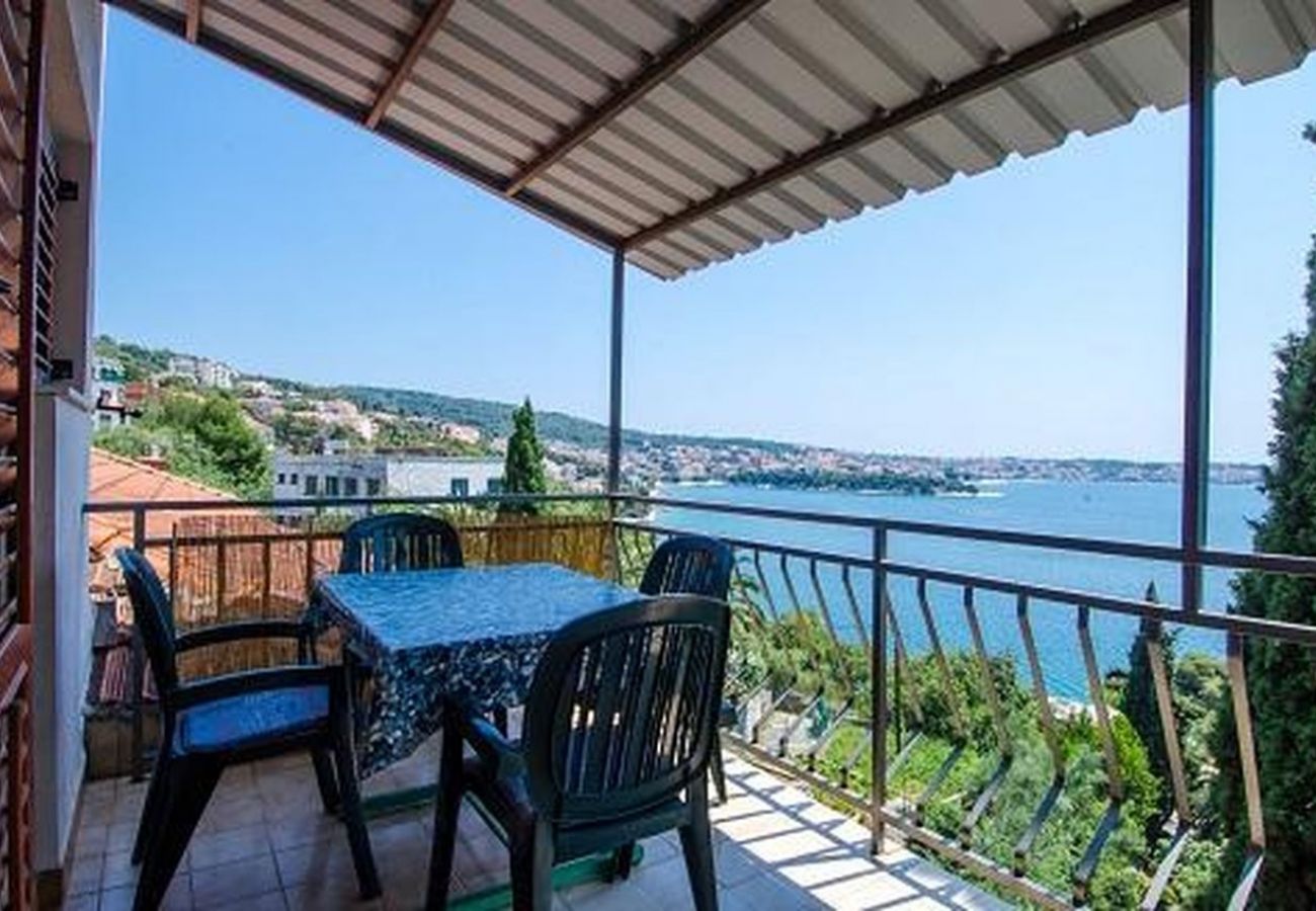 Appartement à Trogir - Appartement dans Trogir avec vue mer, Balcon, Climatisation, WIFI (5055-2)