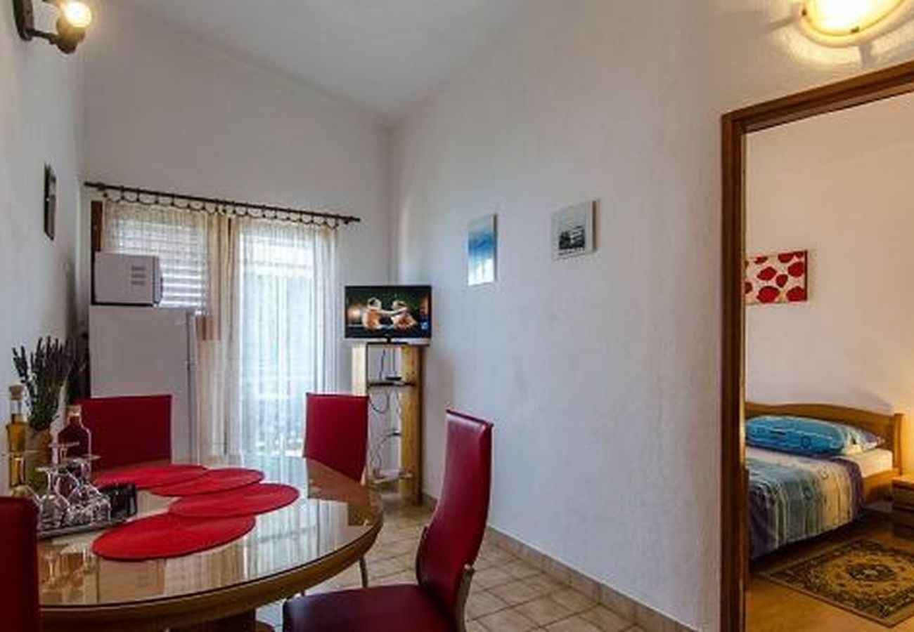 Appartement à Trogir - Appartement dans Trogir avec vue mer, Balcon, Climatisation, WIFI (5055-2)