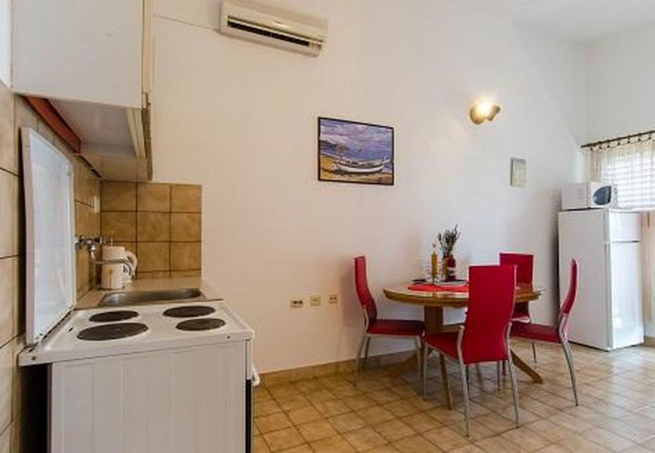 Appartement à Trogir - Appartement dans Trogir avec vue mer, Balcon, Climatisation, WIFI (5055-2)