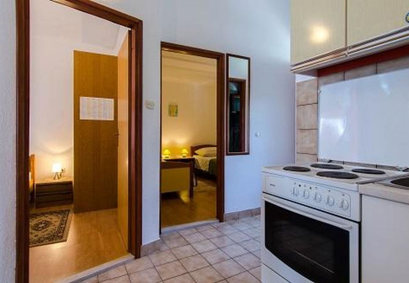 Appartement à Trogir - Appartement dans Trogir avec vue mer, Balcon, Climatisation, WIFI (5055-2)