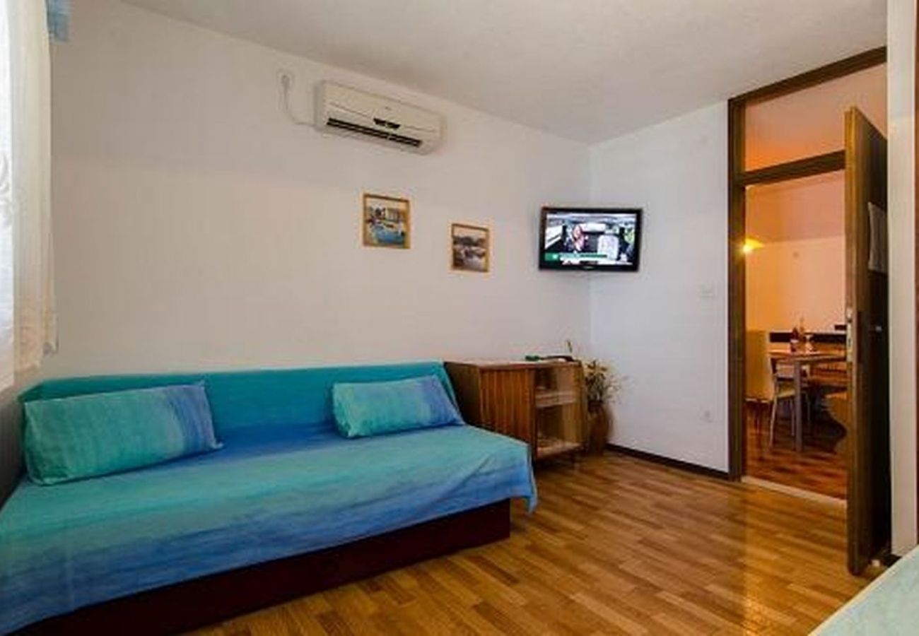 Appartement à Trogir - Appartement dans Trogir avec vue mer, Balcon, Climatisation, WIFI (5055-1)