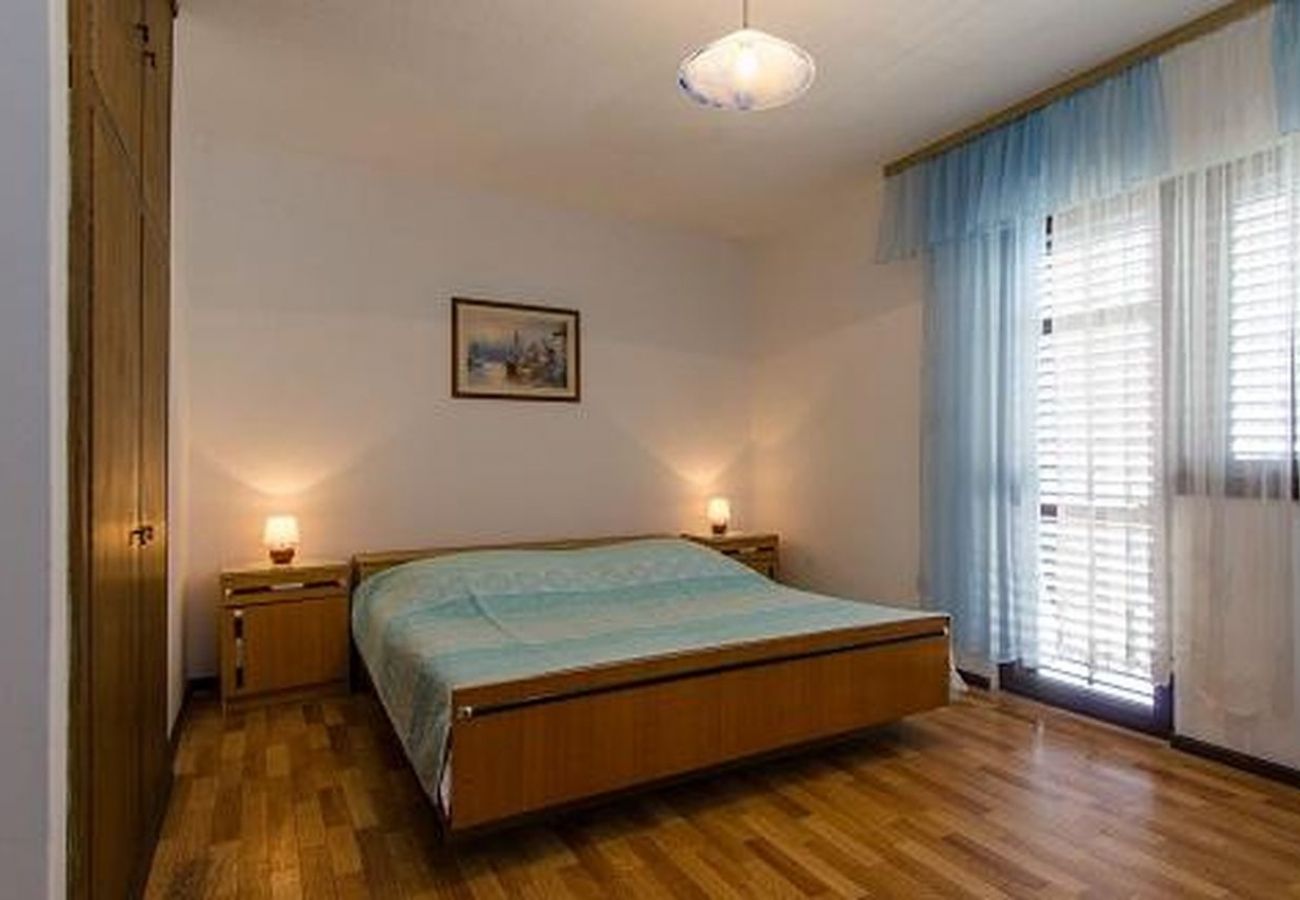 Appartement à Trogir - Appartement dans Trogir avec vue mer, Balcon, Climatisation, WIFI (5055-1)