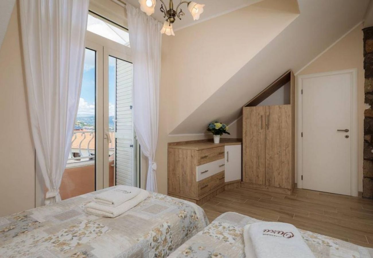 Appartement à Trogir - Appartement dans Trogir avec vue mer, Balcon, Climatisation, WIFI (5058-1)