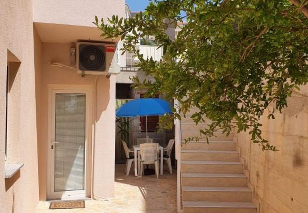 Appartement à Okrug Gornji - Appartement dans Okrug Gornji avec terrasse, Climatisation, WIFI, Machine à laver (5059-3)