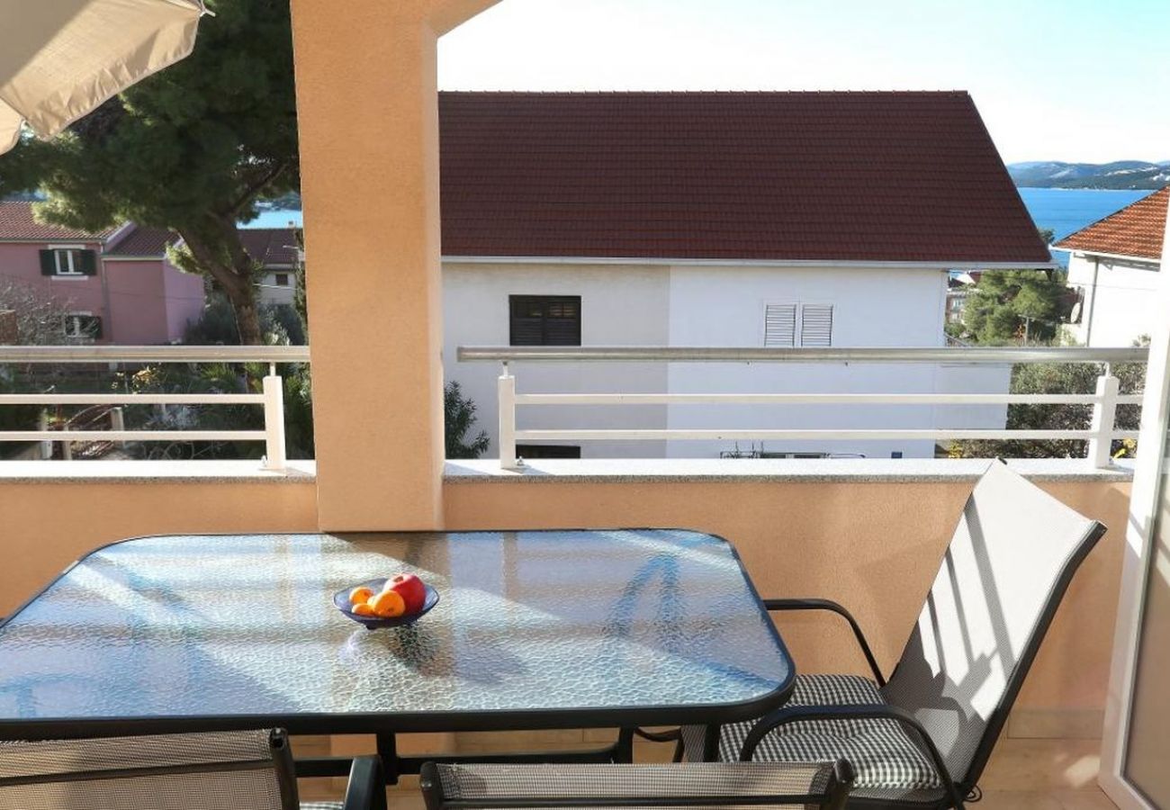 Appartement à Okrug Gornji - Appartement dans Okrug Gornji avec vue mer, terrasse, Climatisation, WIFI (5059-2)