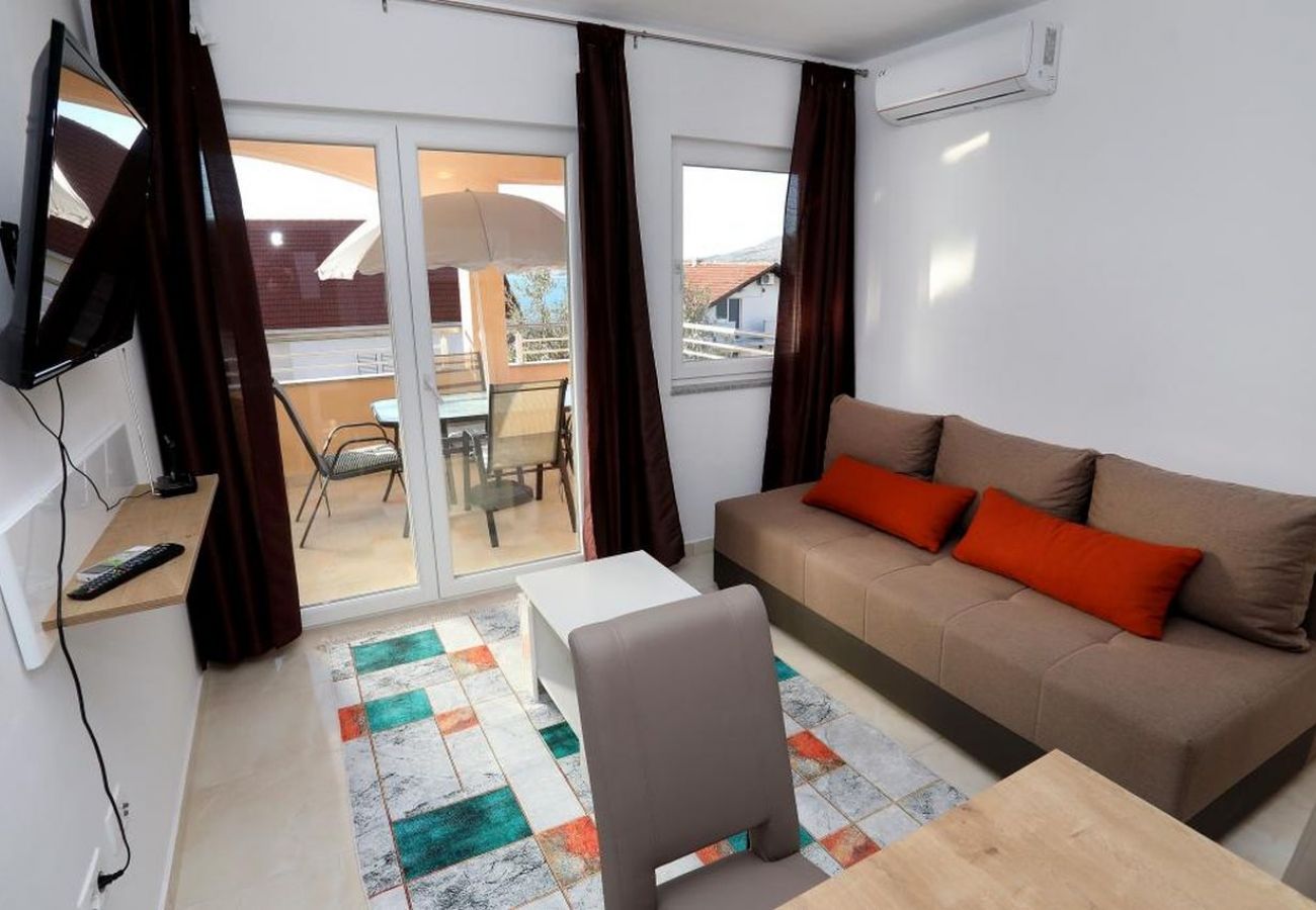 Appartement à Okrug Gornji - Appartement dans Okrug Gornji avec vue mer, terrasse, Climatisation, WIFI (5059-1)