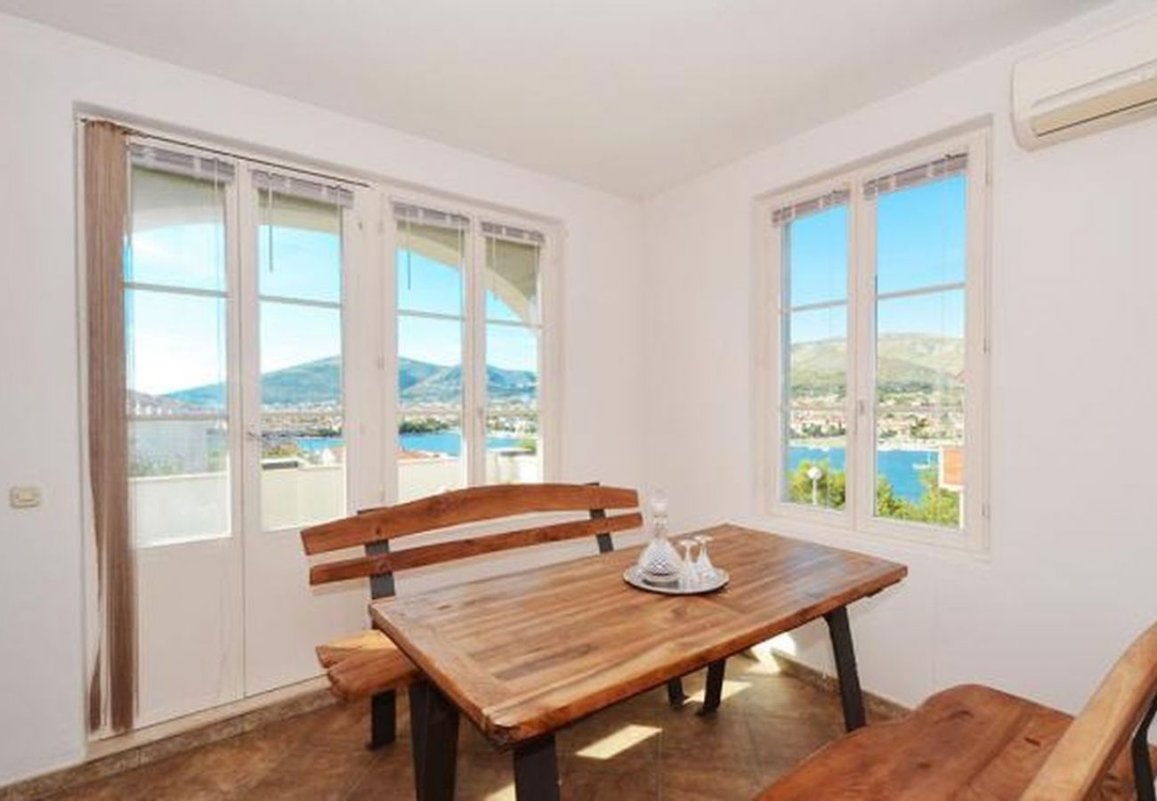 Appartement à Trogir - Appartement dans Trogir avec vue mer, terrasse, Climatisation, WIFI (5065-1)