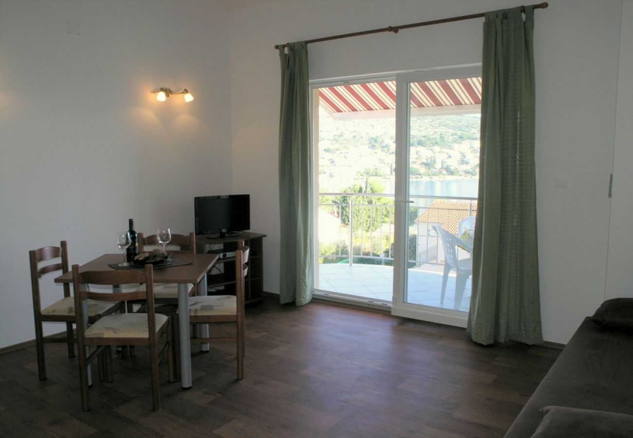 Appartement à Okrug Gornji - Appartement dans Okrug Gornji avec vue mer, terrasse, Climatisation, WIFI (5069-4)