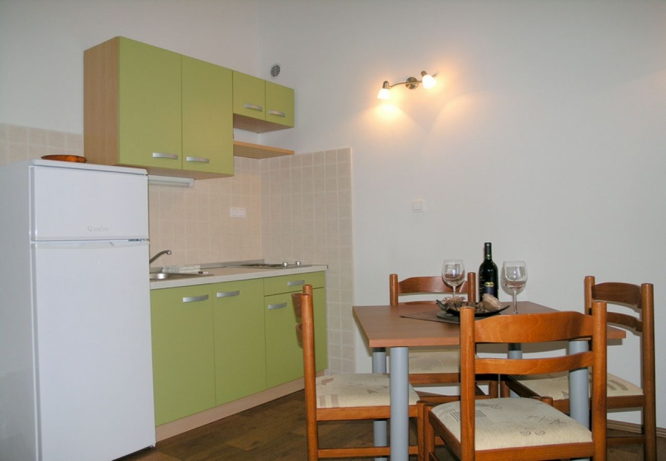 Appartement à Okrug Gornji - Appartement dans Okrug Gornji avec vue mer, terrasse, Climatisation, WIFI (5069-4)