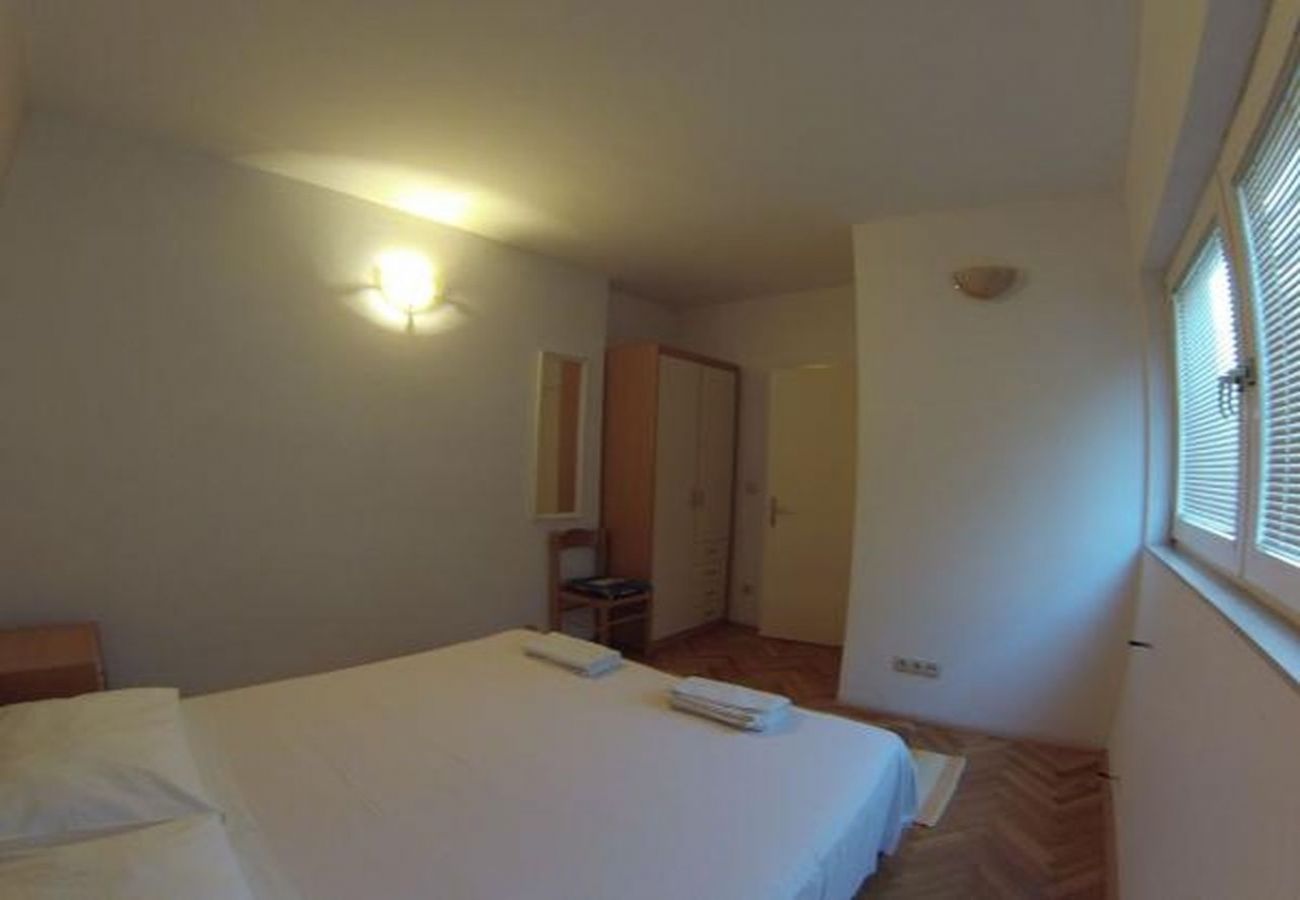 Appartement à Duce - Appartement dans Duće avec Balcon, Climatisation, WIFI (5062-1)