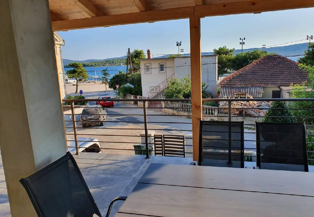 Appartement à Turanj - Appartement dans Turanj avec vue mer, Balcon, Climatisation, WIFI (5075-1)