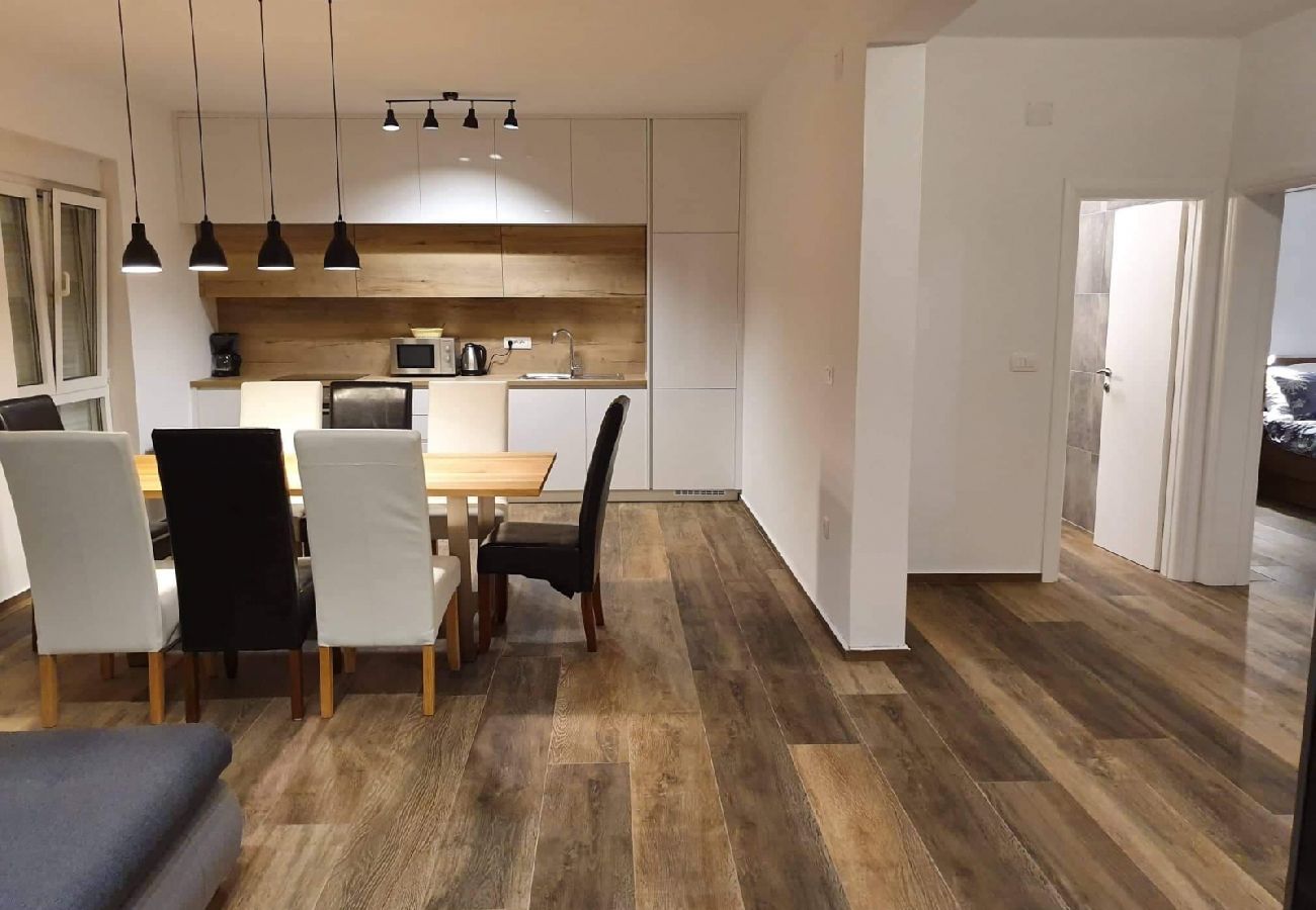 Appartement à Turanj - Appartement dans Turanj avec vue mer, Balcon, Climatisation, WIFI (5075-1)