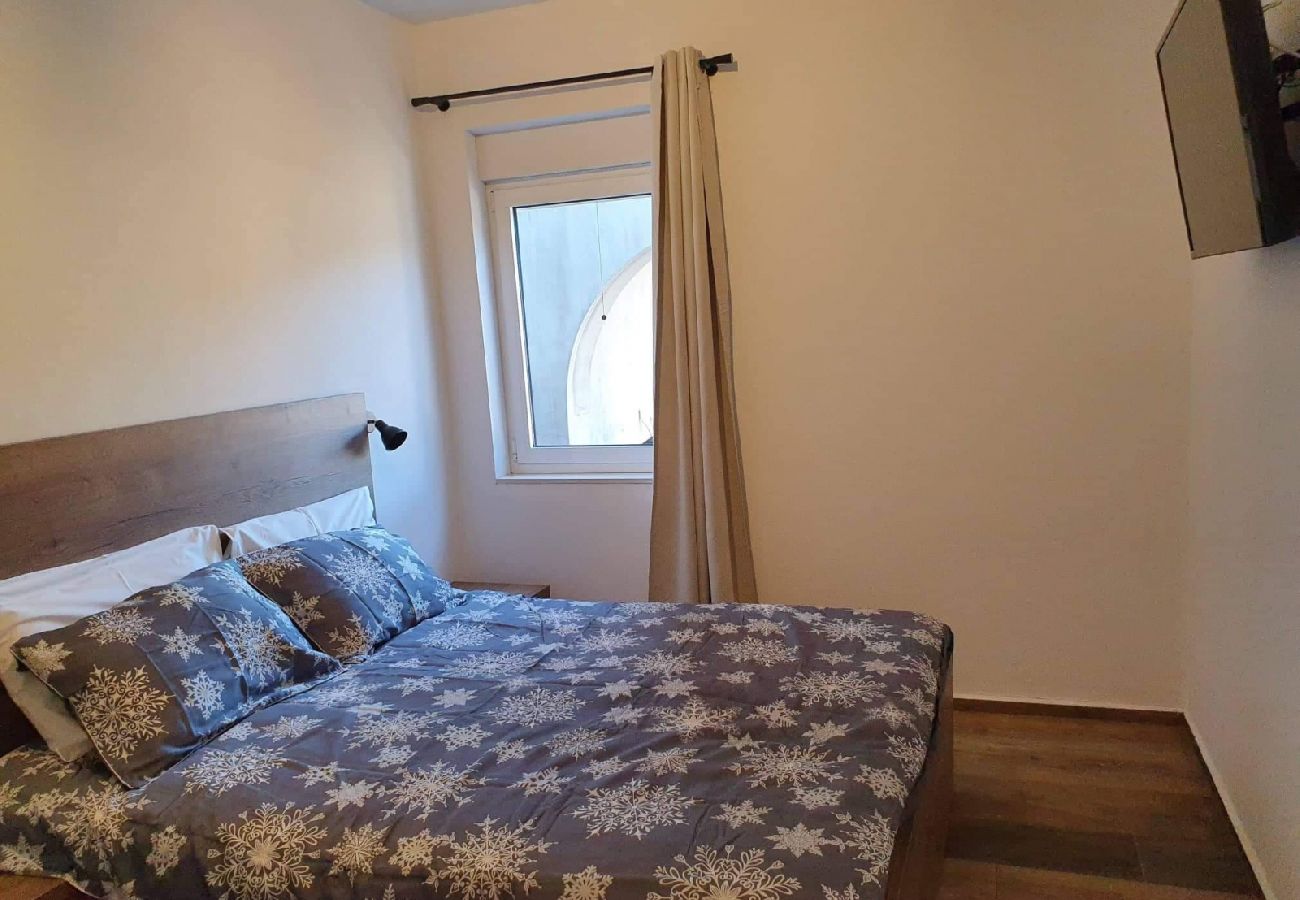 Appartement à Turanj - Appartement dans Turanj avec vue mer, Balcon, Climatisation, WIFI (5075-1)