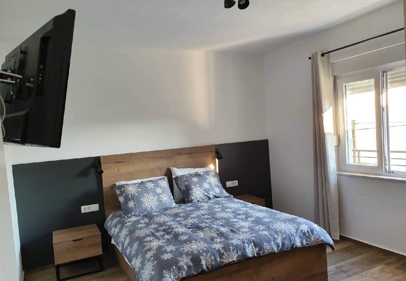 Appartement à Turanj - Appartement dans Turanj avec vue mer, Balcon, Climatisation, WIFI (5075-1)