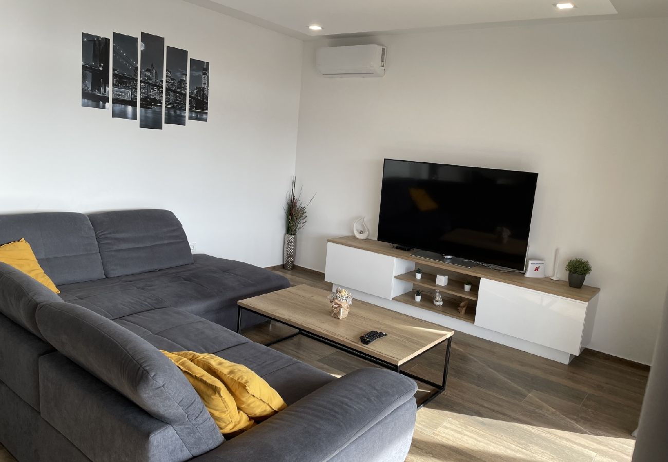 Appartement à Turanj - Appartement dans Turanj avec vue mer, Balcon, Climatisation, WIFI (5075-2)