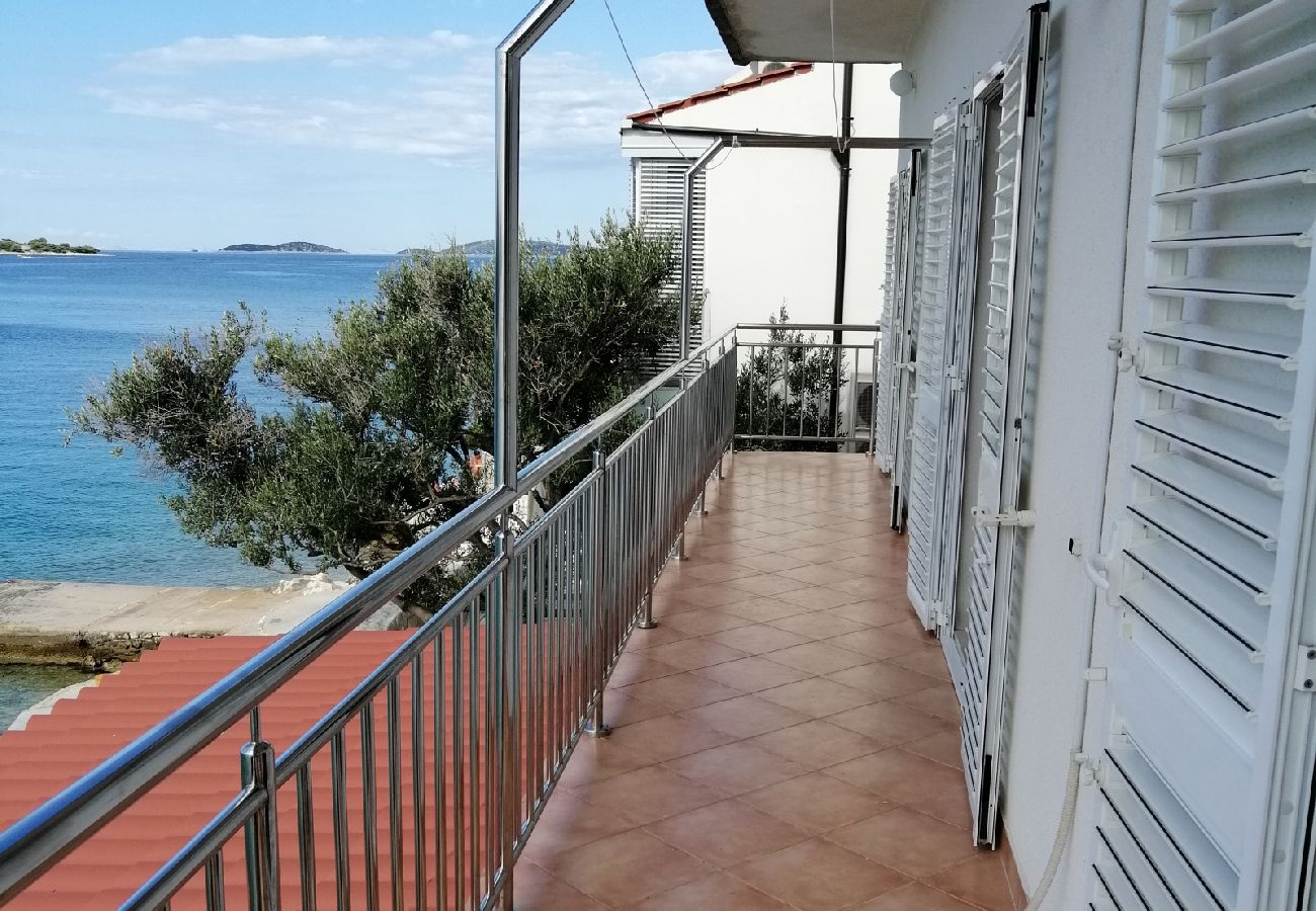 Appartement à Tribunj - Appartement dans Tribunj avec vue mer, Balcon, Climatisation, WIFI (5081-1)