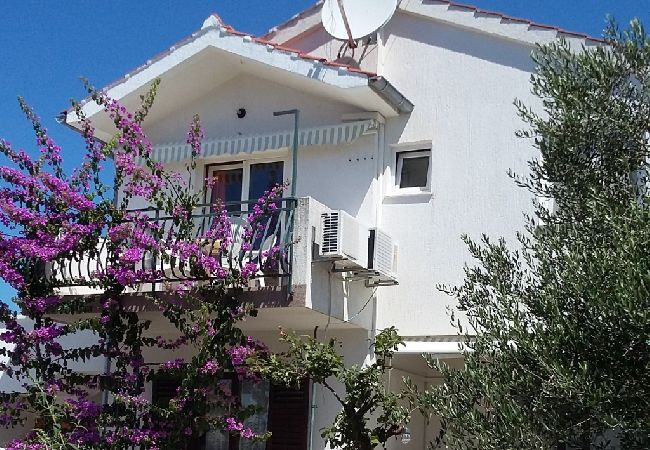 Appartement à Vodice - Appartement dans Vodice avec vue mer, Balcon, Climatisation, WIFI (612-4) Appartement à Vodice - Appartement dans Vodice avec vue mer, Balcon, Climatisation, WIFI (612-4)