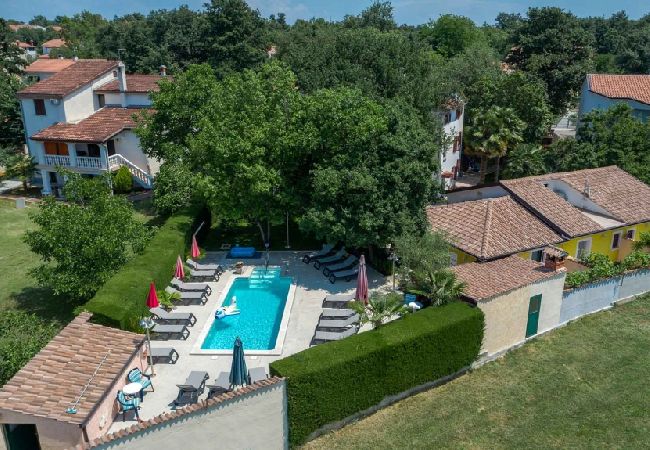 Maison à Porec - Maison de vacances dans Poreč avec terrasse, Climatisation, WIFI, Machine à laver (4928-11) Maison à Porec - Maison de vacances dans Poreč avec terrasse, Climatisation, WIFI, Machine à laver (4928-11)
