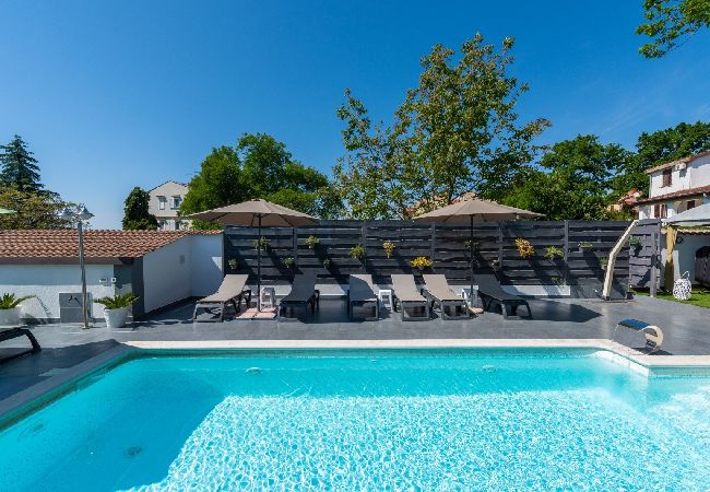 Maison à Porec - Maison de vacances dans Poreč avec terrasse, Climatisation, WIFI, Machine à laver (4928-11) Maison à Porec - Maison de vacances dans Poreč avec terrasse, Climatisation, WIFI, Machine à laver (4928-11)