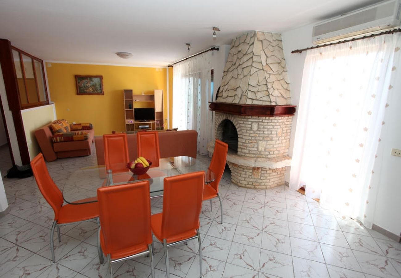 Appartement à Vrvari - Appartement dans Vrvari avec Balcon, Climatisation, WIFI, Machine à laver (664-1)