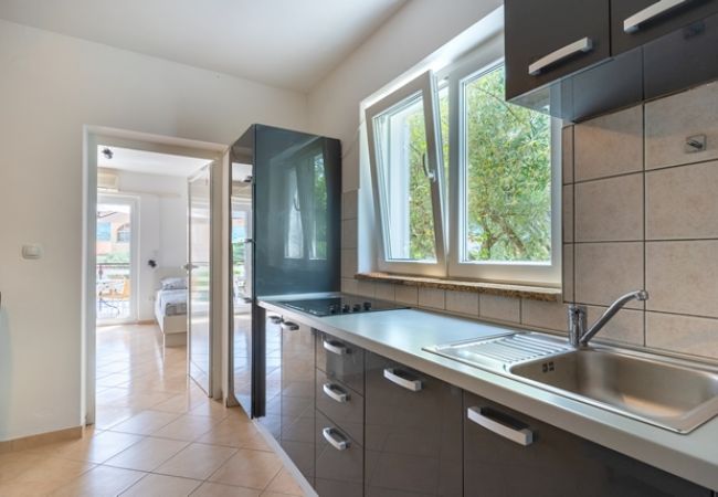 Appartement à Cres - Appartement dans Cres avec Balcon, Climatisation, WIFI, Machine à laver (4249-3) Appartement à Cres - Appartement dans Cres avec Balcon, Climatisation, WIFI, Machine à laver (4249-3)