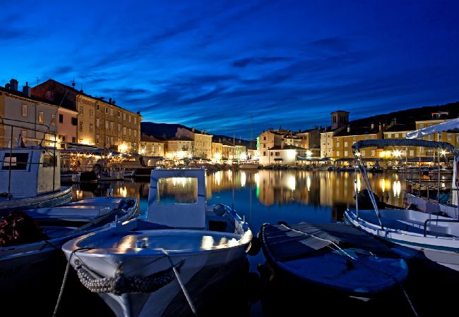 Appartement à Cres - Appartement dans Cres avec Balcon, Climatisation, WIFI, Machine à laver (4249-3) Appartement à Cres - Appartement dans Cres avec Balcon, Climatisation, WIFI, Machine à laver (4249-3)