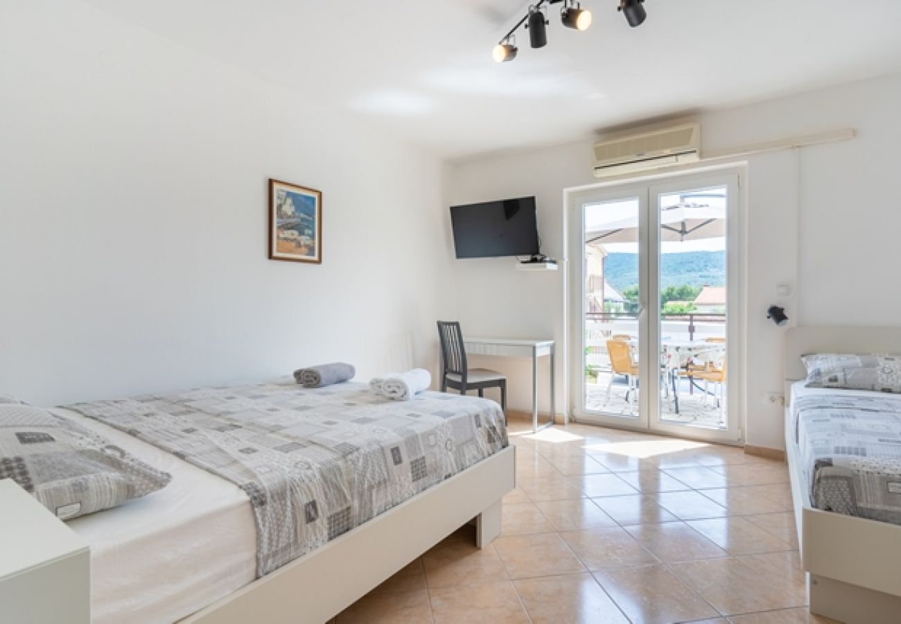 Appartement à Cres - Appartement dans Cres avec Balcon, Climatisation, WIFI, Machine à laver (4249-3)