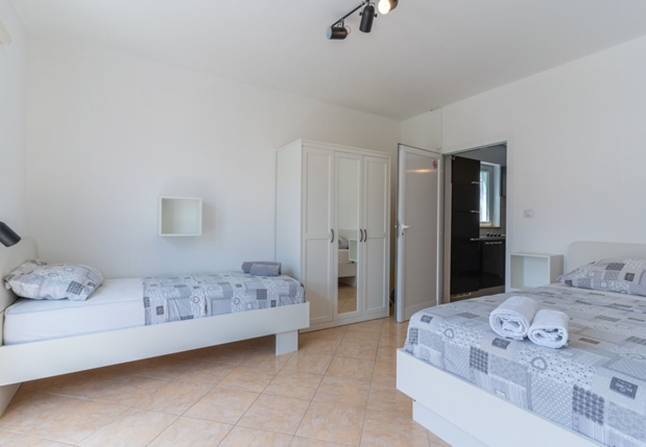 Appartement à Cres - Appartement dans Cres avec Balcon, Climatisation, WIFI, Machine à laver (4249-3)