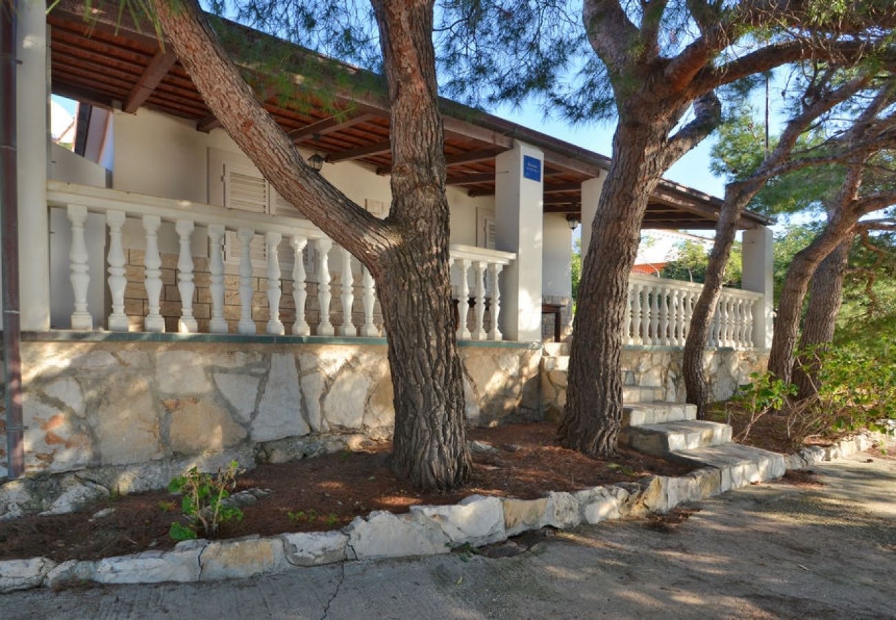 Maison à Karbuni - Maison de vacances dans Karbuni avec vue mer, Balcon, Climatisation, WIFI (5095-1)