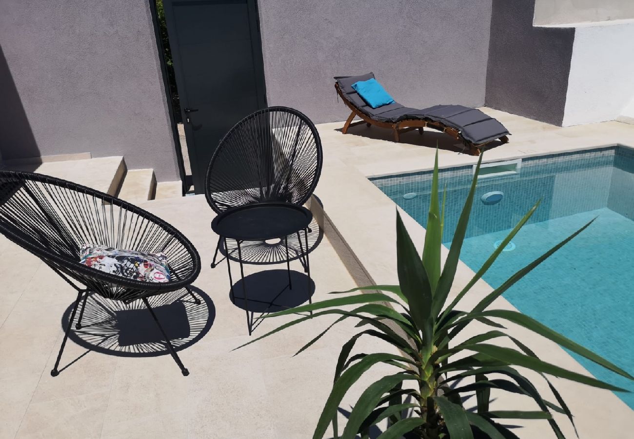 Maison à Selca - Maison de vacances dans Selca avec terrasse, Climatisation, WIFI, Machine à laver (5094-1)
