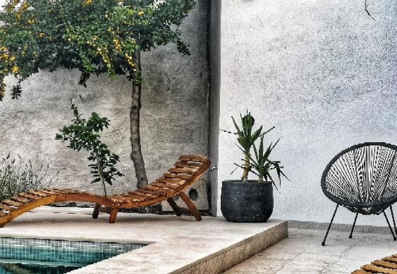 Maison à Selca - Maison de vacances dans Selca avec terrasse, Climatisation, WIFI, Machine à laver (5094-1)