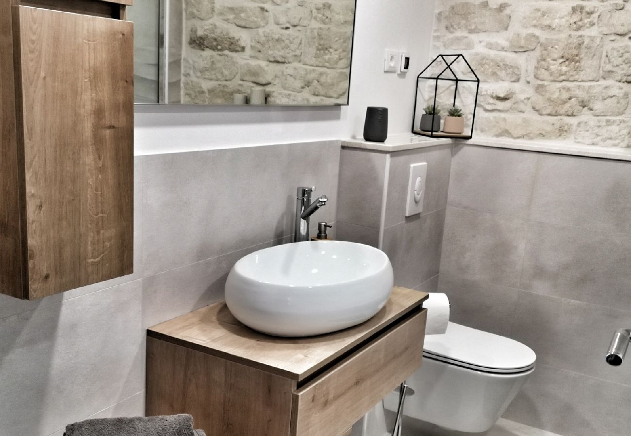 Maison à Selca - Maison de vacances dans Selca avec terrasse, Climatisation, WIFI, Machine à laver (5094-1)
