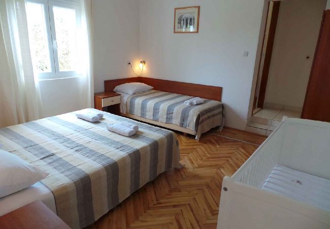 Appartement à Ljubac - Appartement dans Ljubač avec vue mer, Balcon, Climatisation, WIFI (809-2) Appartement à Ljubac - Appartement dans Ljubač avec vue mer, Balcon, Climatisation, WIFI (809-2)