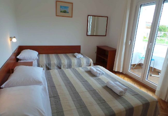 Appartement à Ljubac - Appartement dans Ljubač avec vue mer, Balcon, Climatisation, WIFI (809-2) Appartement à Ljubac - Appartement dans Ljubač avec vue mer, Balcon, Climatisation, WIFI (809-2)