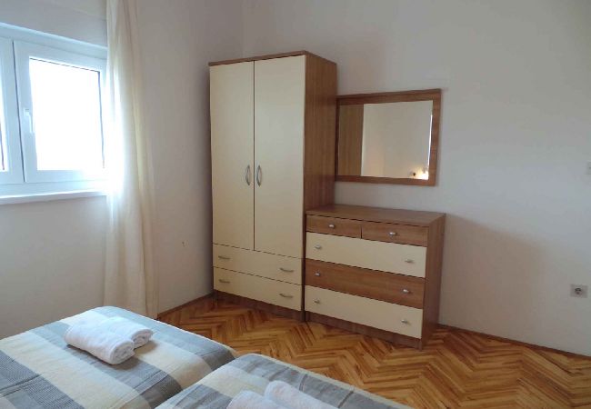 Appartement à Ljubac - Appartement dans Ljubač avec vue mer, Balcon, Climatisation, WIFI (809-2) Appartement à Ljubac - Appartement dans Ljubač avec vue mer, Balcon, Climatisation, WIFI (809-2)