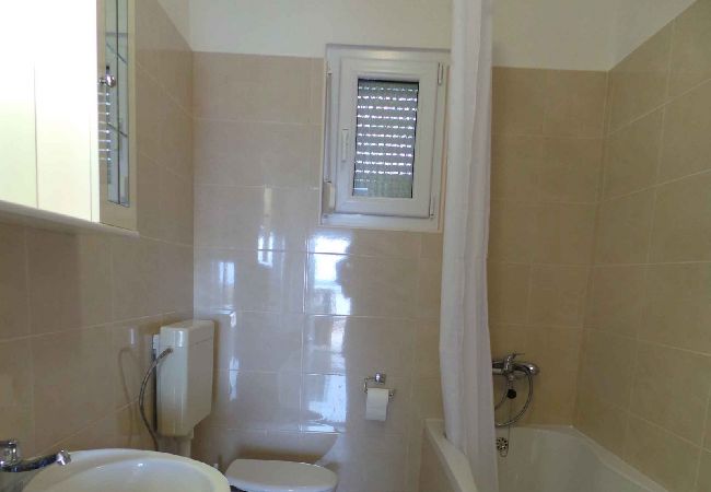 Appartement à Ljubac - Appartement dans Ljubač avec vue mer, Balcon, Climatisation, WIFI (809-2) Appartement à Ljubac - Appartement dans Ljubač avec vue mer, Balcon, Climatisation, WIFI (809-2)