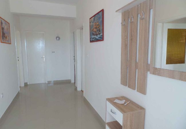 Appartement à Ljubac - Appartement dans Ljubač avec vue mer, Balcon, Climatisation, WIFI (809-2) Appartement à Ljubac - Appartement dans Ljubač avec vue mer, Balcon, Climatisation, WIFI (809-2)